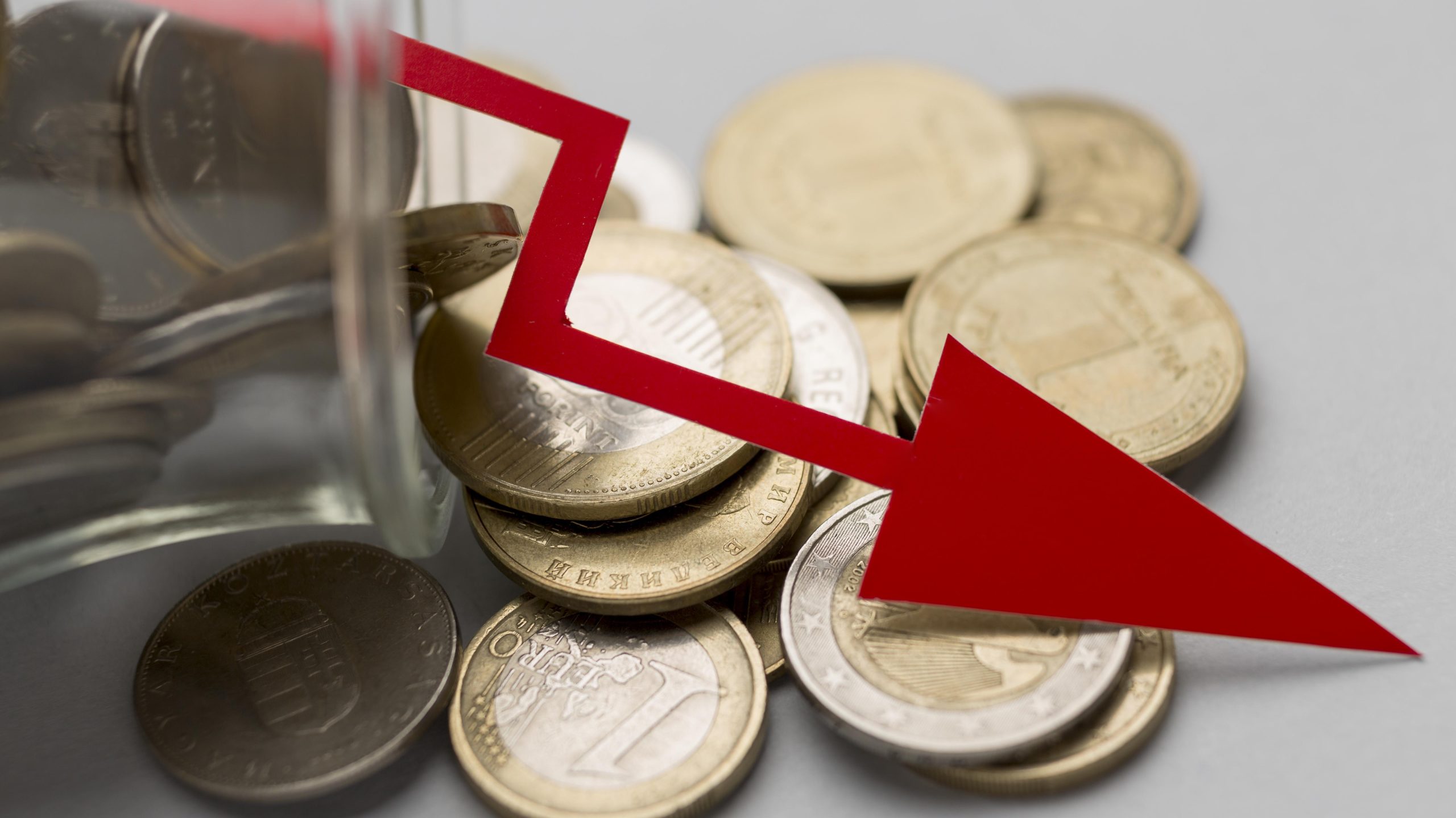 Inflação Desacelera, Mas Continua Acima da Meta em 2025