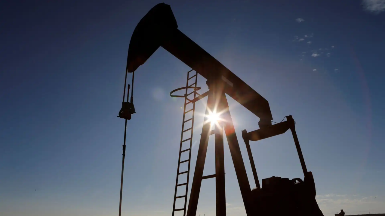 Petróleo sobe enquanto mercados reavaliam risco de oferta após Irã negar conversas com os EUA