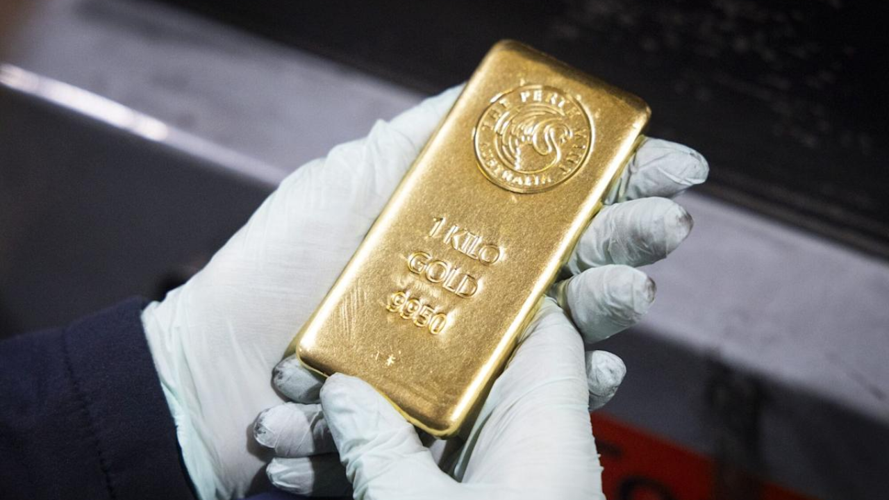 Ouro cai com nova tensão em Ormuz e alta do petróleo reacendendo temores de inflação
