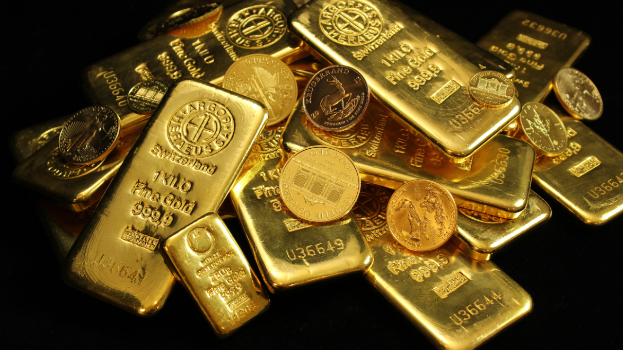 Ouro cai mais de 2% pressionado por dólar e juros antes de negociações entre Estados Unidos e Irã