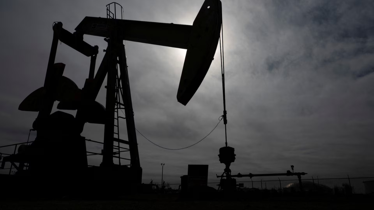 Petróleo dos EUA segue neutro entre US$ 97,41 e US$ 101,32 enquanto o mercado espera um sinal mais claro