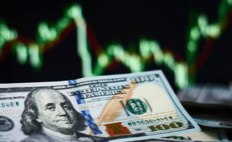 Dólar americano volátil enquanto traders acompanham negociações entre Estados Unidos e Irã