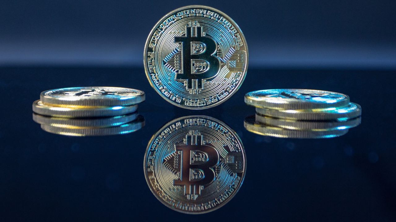 Bitcoin Ethereum et XRP en reprise après une forte baisse du marché crypto
