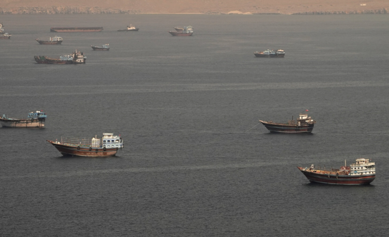 Petróleo recua enquanto mercados monitoram retorno dos fluxos no Estreito de Hormuz