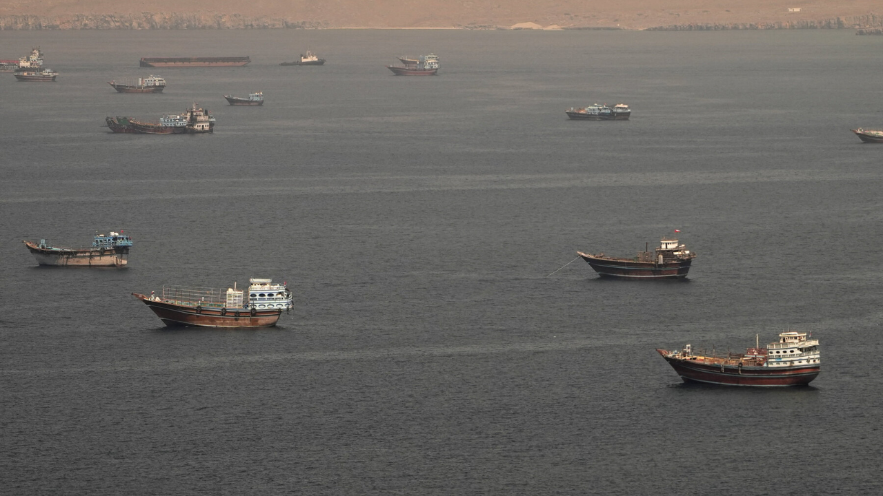 Petróleo recua com retorno dos fluxos em Hormuz