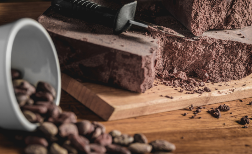 Cacau recua, mas chocolate continua sob pressão