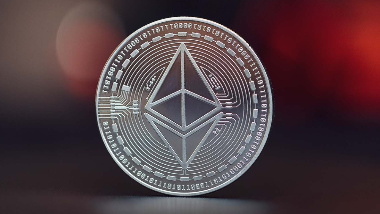 Ethereum cai 8% com ajustes de fim de trimestre