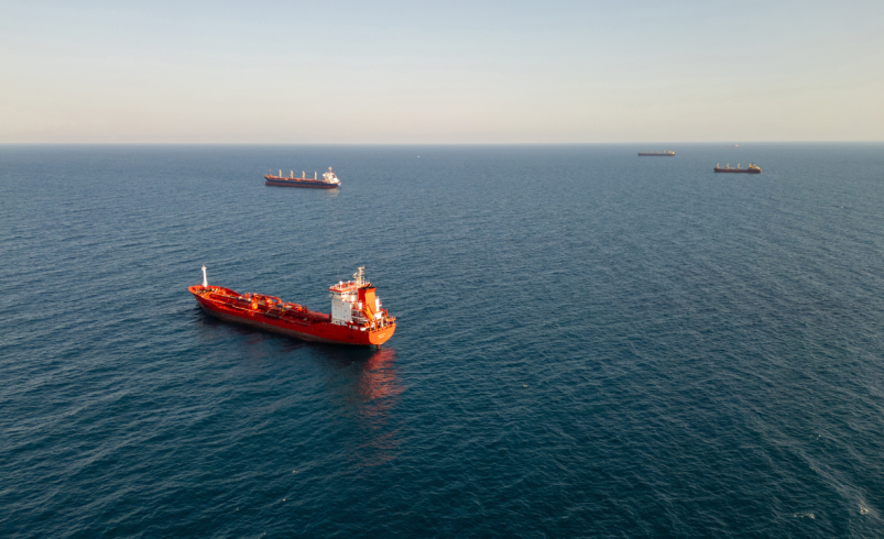 Irã intercepta seis navios no Estreito de Ormuz e aumenta tensão marítima