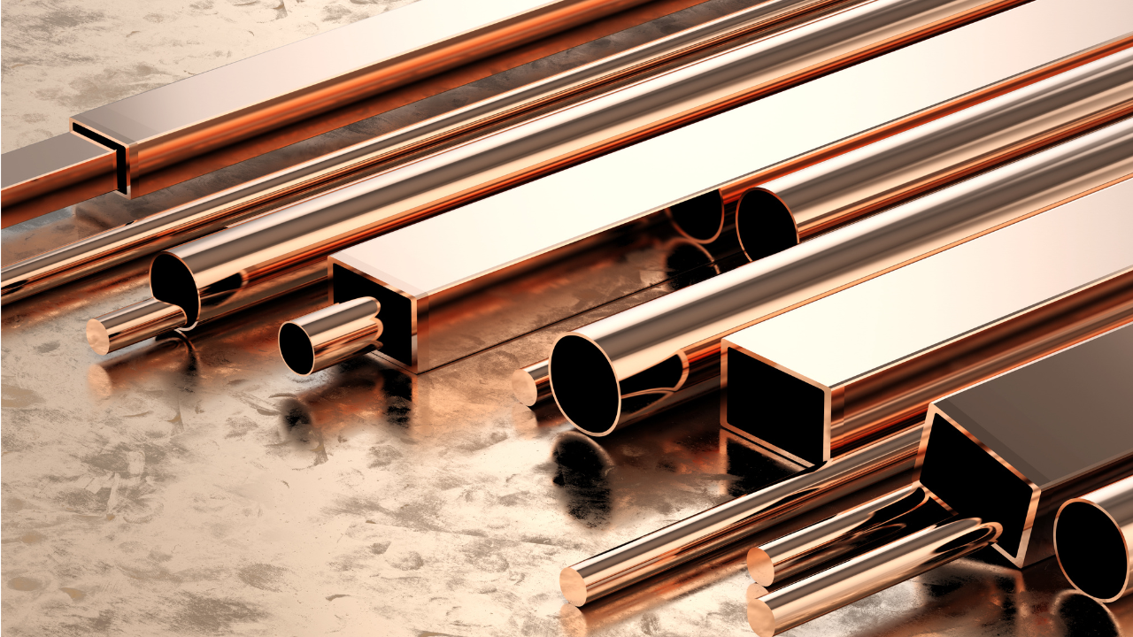 Cobre cai para perto de US$ 6,47 após rompimento de topo duplo, com volume forte e risco de aceleração caso o suporte em US$ 6,38 seja perdido.