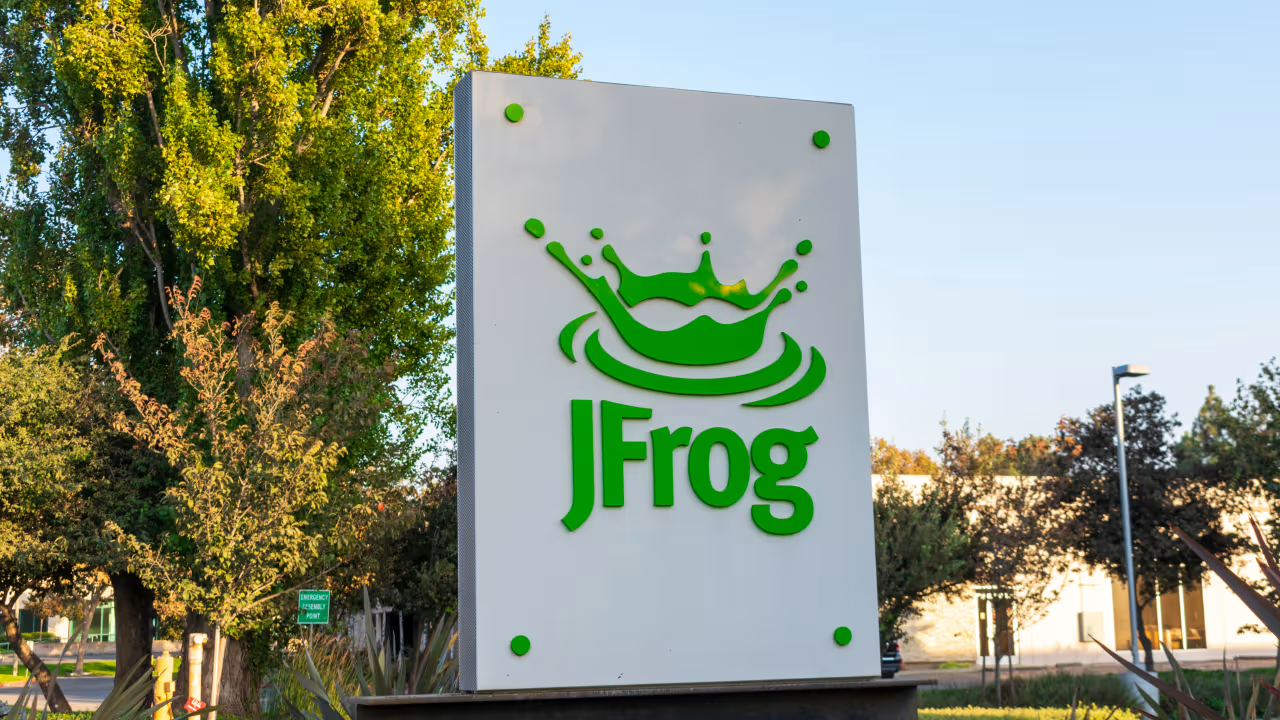 Ações da JFrog sobem após lançamento do Traffic Controller e integrações com plataformas SASE para bloquear pacotes de software maliciosos