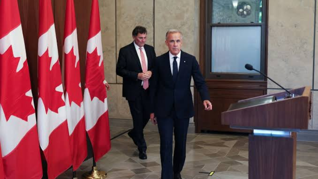 Carney mantém possibilidade de acordo com os EUA, mas disputa sobre tarifas entra em fase mais política