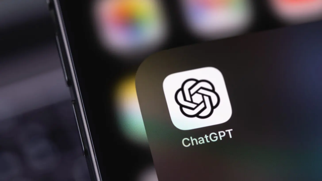 ChatGPT Work e Outlook enfrentam falhas simultâneas enquanto OpenAI e Microsoft buscam correções