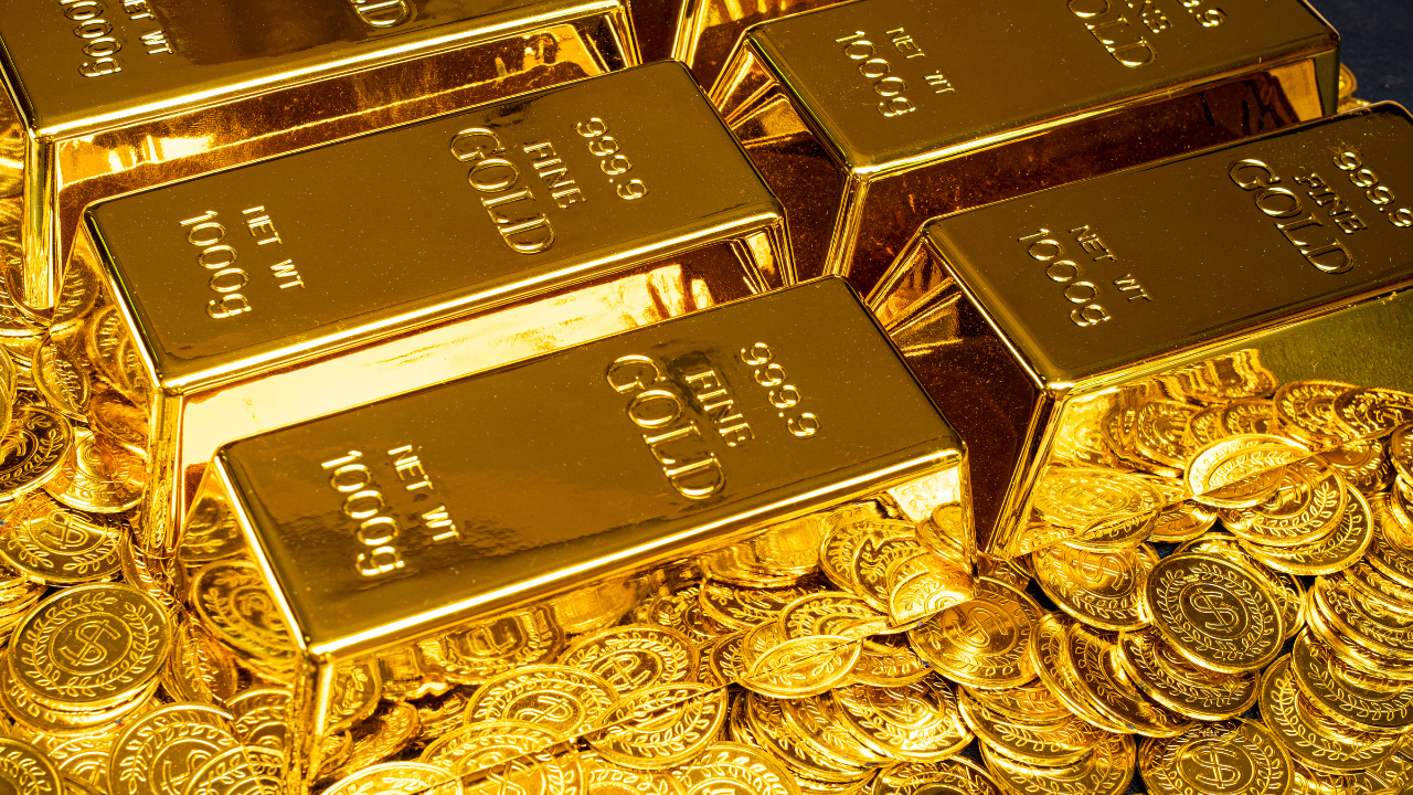 Ouro fecha agosto com alta de quase 10% mesmo com mercado voltando a temer juros maiores