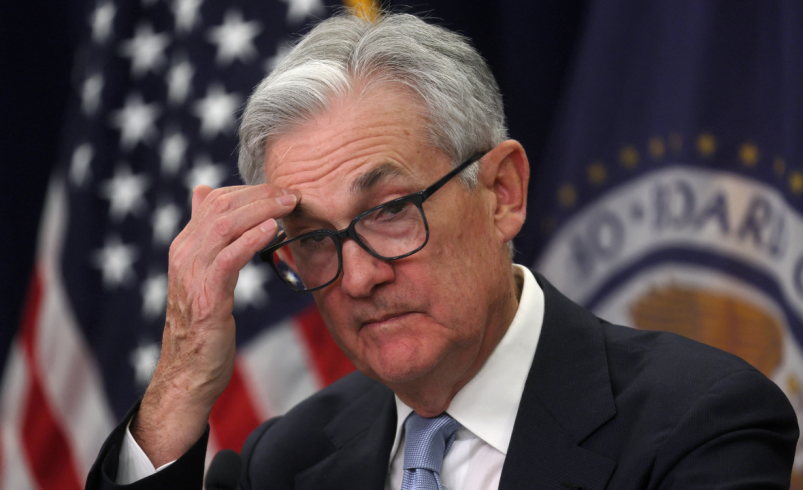 Ouro segue pressionado com sinais duros do Fed nos EUA