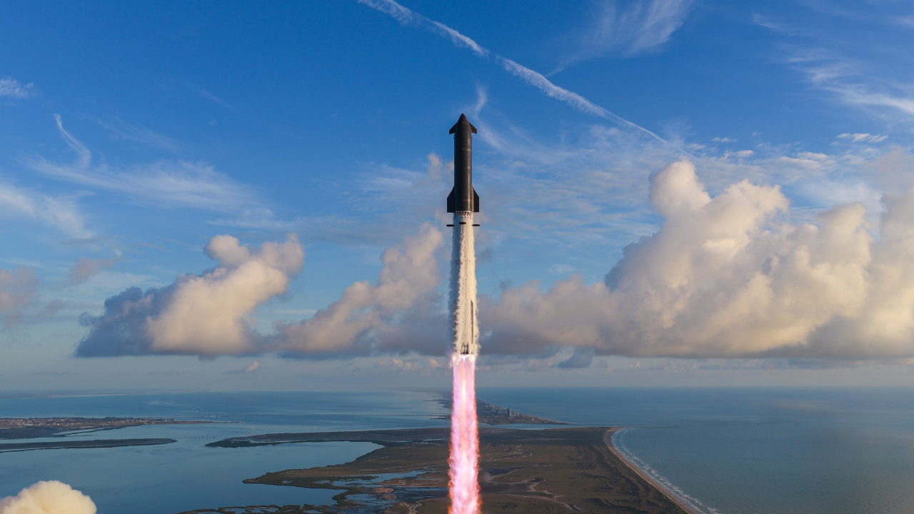SpaceX leva Starship à órbita pela primeira vez no 14º voo de teste