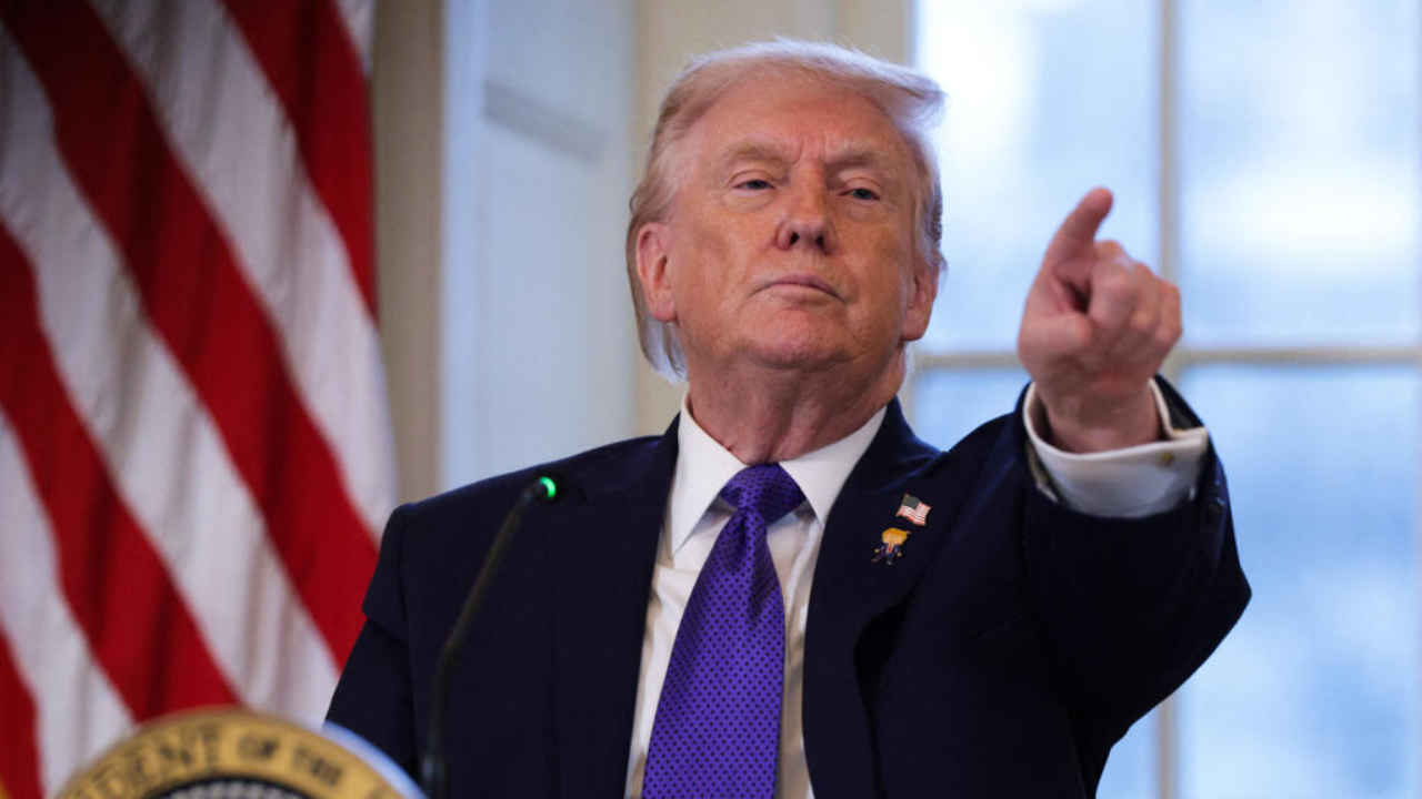 Trump transforma Truth Social em vitrine de IA com mercados, guerra e expansão americana